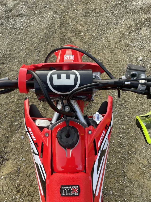 Honda CRF450R kormány és tank felülről