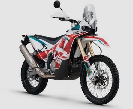 KOVE 450 Rally rally motor fehér-piros-türkiz színben – bérelhető terepmotor